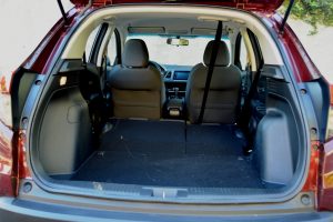 Avaliação: Honda HR-V EX 1.8 CVT/ Porta-malas