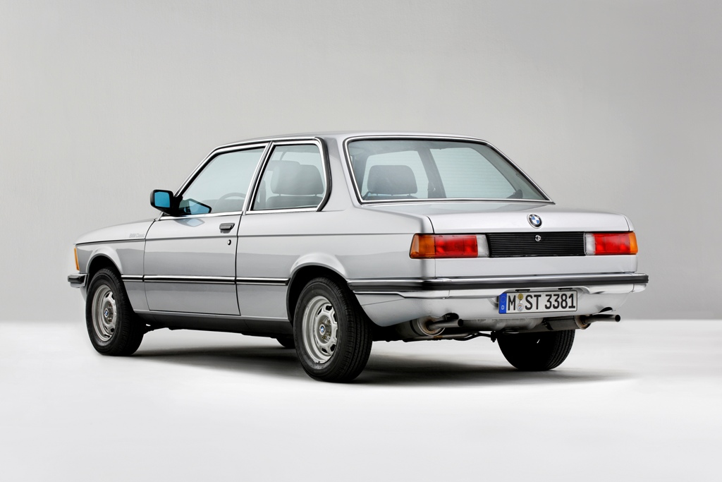 BMW Série 3 completa 45 anos