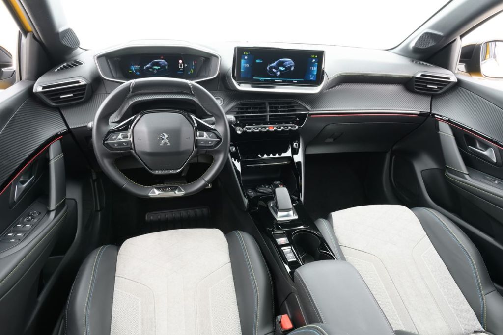 Lançamento: carro elétrico Peugeot e-208 GT