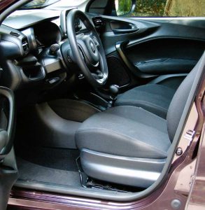 Interior Avaliação: Fiat Cronos Drive 1.3 Flex manual 