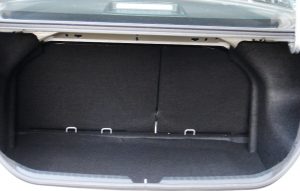 Avalição: Toyota Yaris Sedã XS 2023-Porta-malas