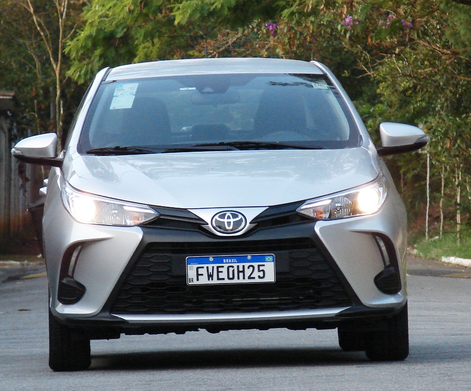 Avalição: Toyota Yaris Sedã XS 2023-Frente