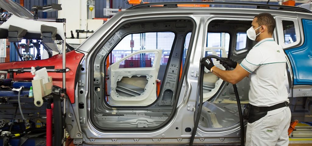 Produção de veículos cai em setembro 2022- Fábrica da Jeep em Pernambuco