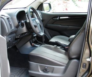 Avaliação: Chevrolet Trailblazer Premier 2023 Diesel- Espaço interno dianteiro