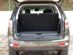 Avaliação: Chevrolet Trailblazer Premier 2023 Diesel- Porta-malas sem rebater os bancos 