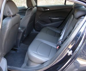 Avaliação: Chevrolet Cruze Midnight 2023- Interior traseira