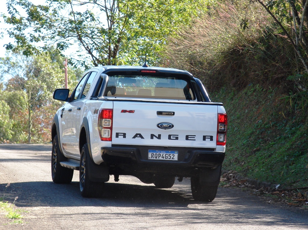 Avaliação: Ford Ranger FX4 2023 Movimento