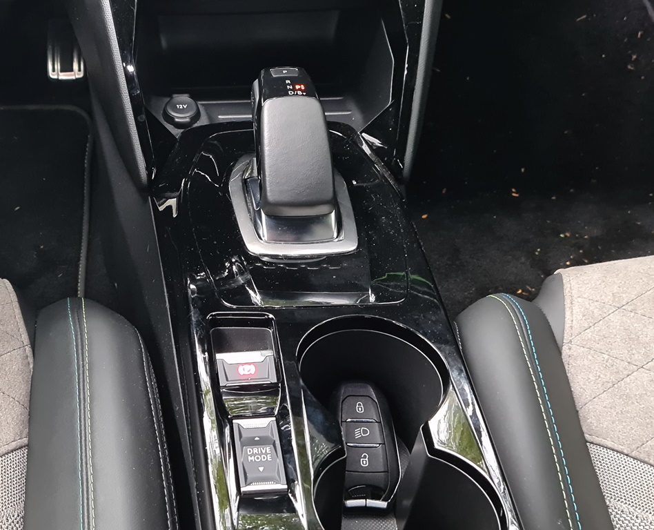 Avaliação: Peugeot e-208 GT- Alavanca tipo joystick