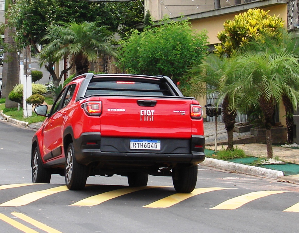 Avaliação: Fiat Strada Volcano Automática Lombada traseira