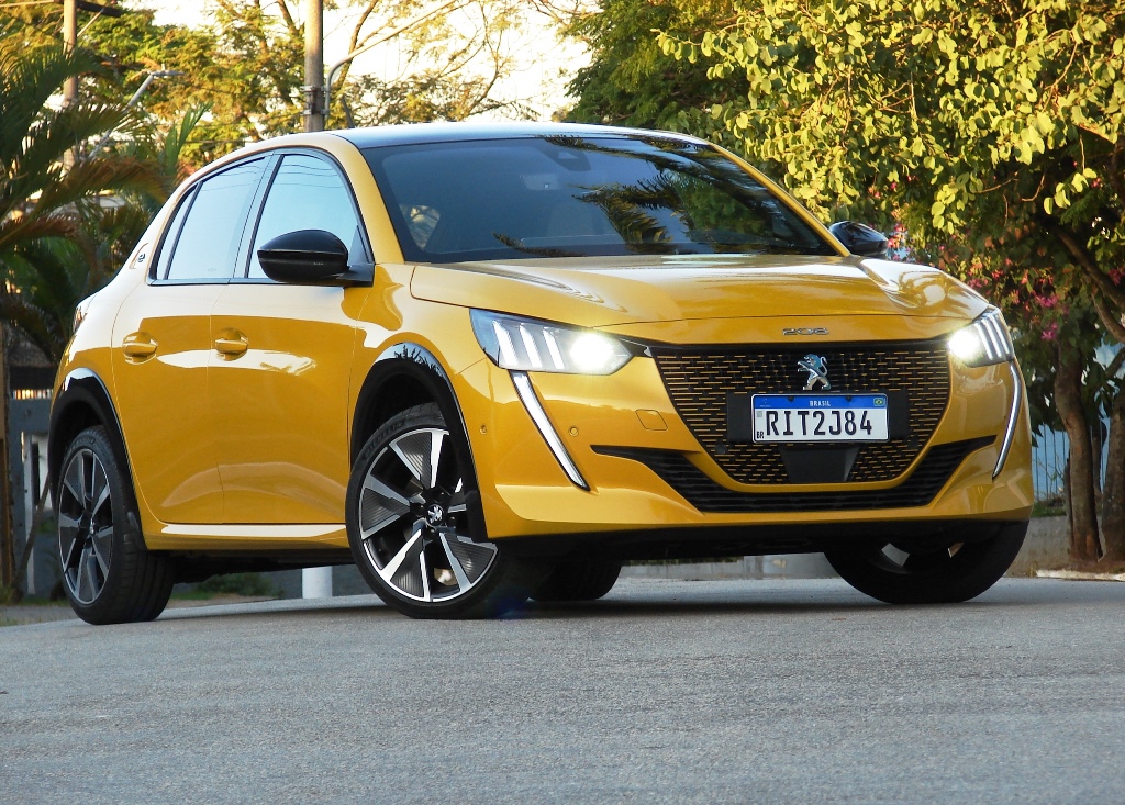 Venda de automóveis aumenta em janeiro de 2023 Peugeot e-208 GT