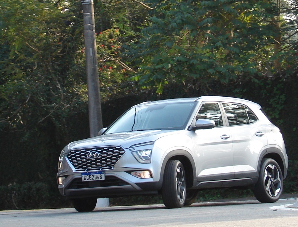 Avaliação: SUV Hyundai Creta 2.0 Ultimate 2023 -Movimento fazendo curva