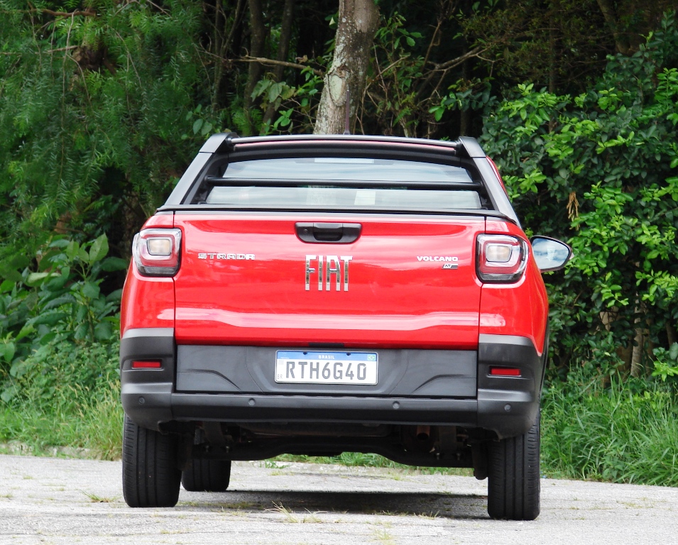 Avaliação: Fiat Strada Volcano Automática Traseira