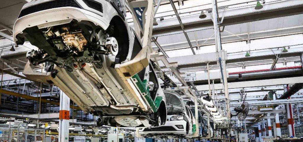 Fábricas de automóveis paralisam as linhas de produção Fábrica VW Taubaté