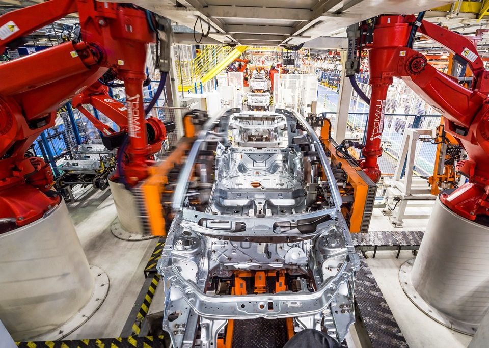 Produção de automóveis aumenta em fevereiro de 2023 linha de montagem Fiat