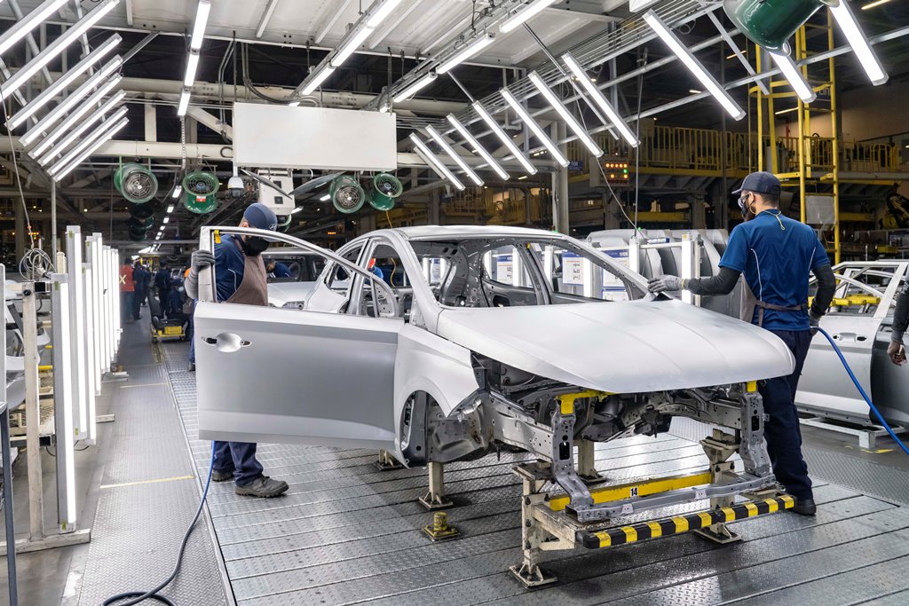 Fábricas de automóveis paralisam as linhas de produção Fábrica Hyundai