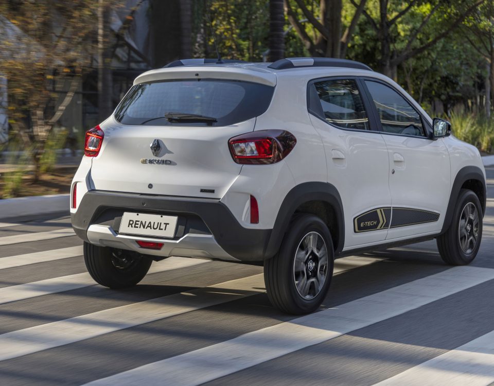 Avaliação: Carro elétrico Renault Kwid E-TECH Electric- Movimento traseira