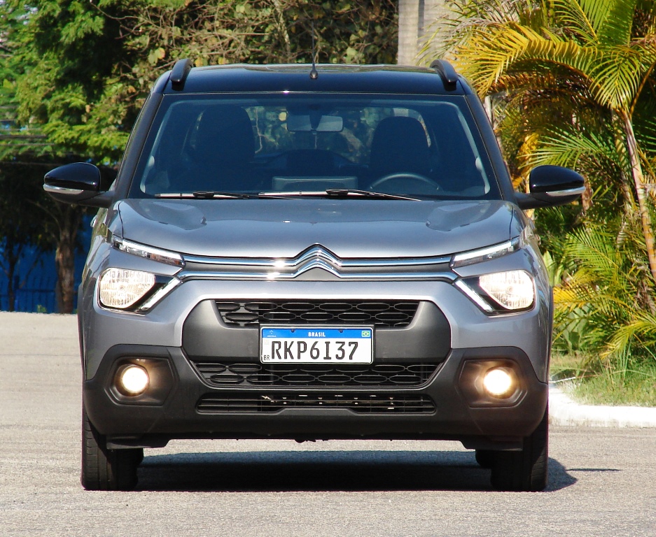 Avaliação: Novo Citroën C3 2023 FEEL PACK 1.6 automático Frente