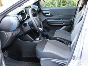Avaliação: Novo Citroën C3 2023 FEEL PACK 1.6 automático Interior dianteiro