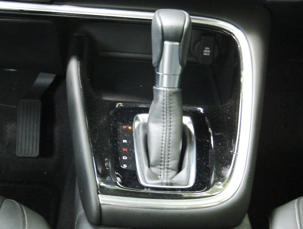 Avaliação: Novo Honda HR-V EXL SENSING 2023 Alavanca de câmbio
