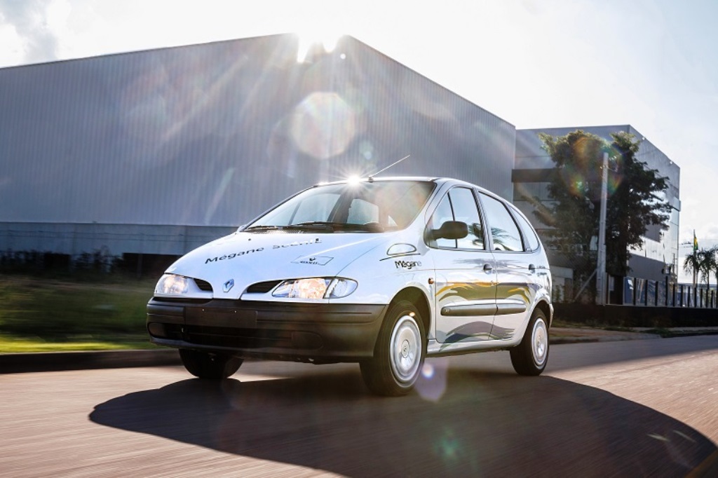 Renault comemora 25 anos da fabricação do Scénic