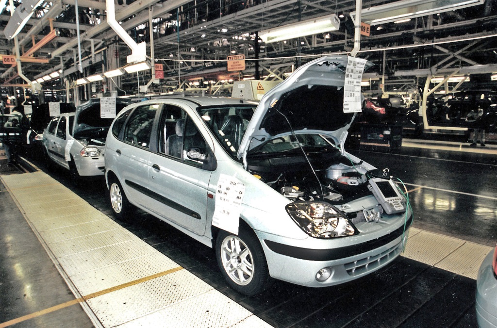 Renault comemora 25 anos da fabricação do Scénic Linha de montagem