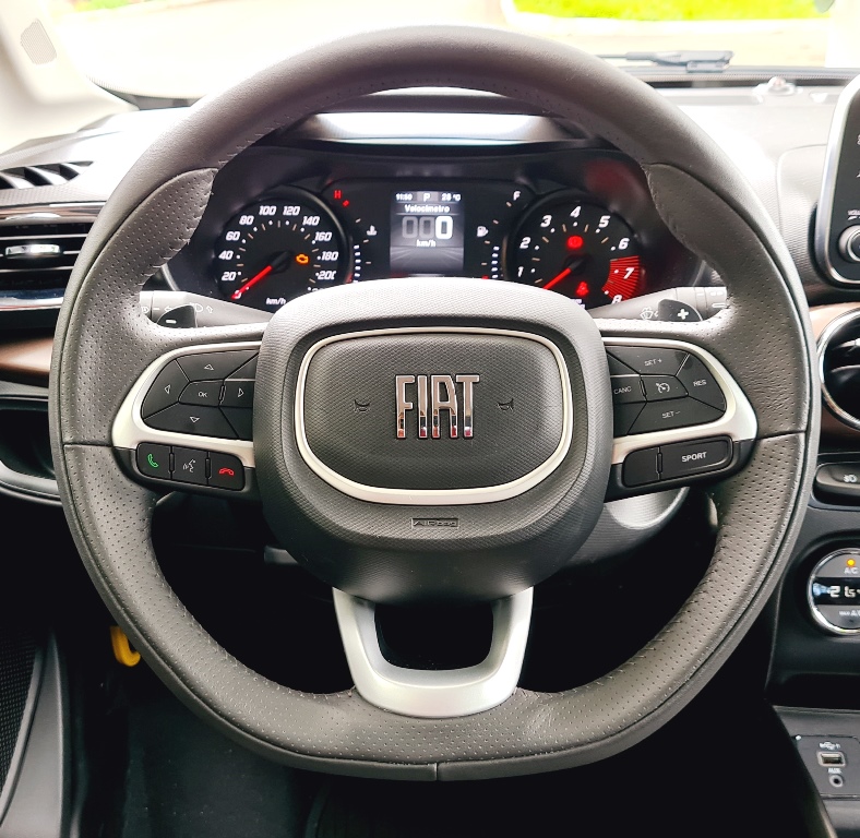 Avaliação: Fiat Cronos Precision 1.3 CVT 2023 Volante