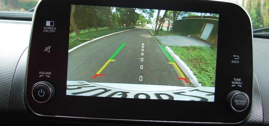 Avaliação: Fiat Cronos Precision 1.3 CVT 2023 Câmera de ré