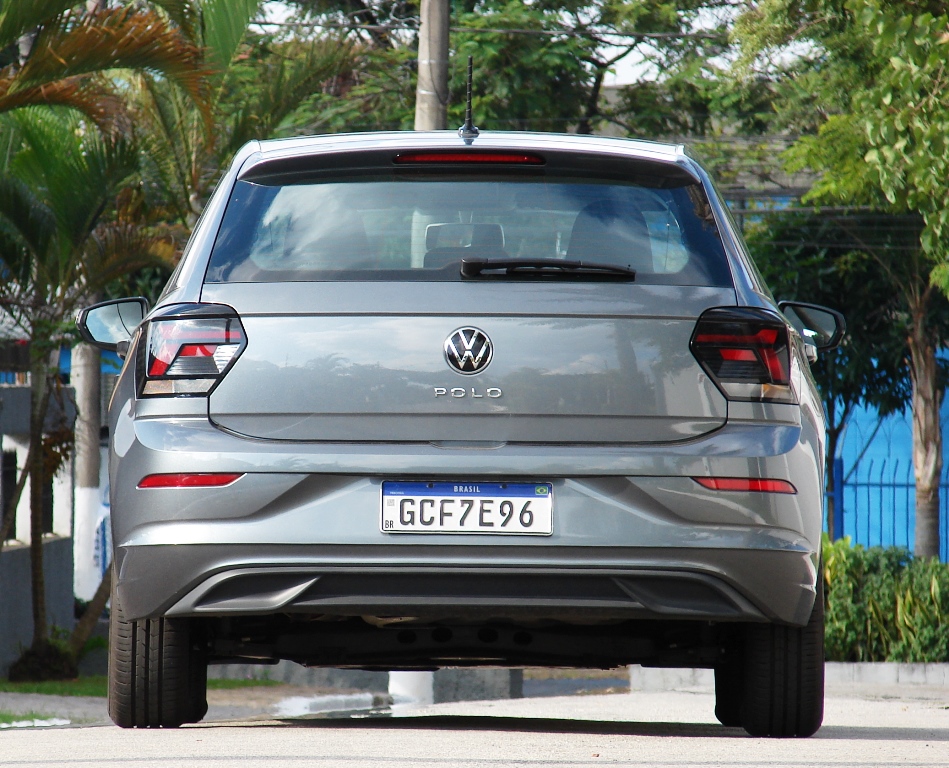 Avaliação: Polo Track 2023 o popular da VW Traseira