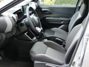 Avaliação: Citroën C3 Live Pack 1.0 2023 Interior dianteiro