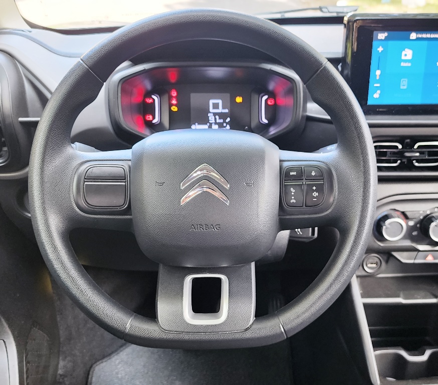 Avaliação: Citroën C3 Live Pack 1.0 2023 Volante