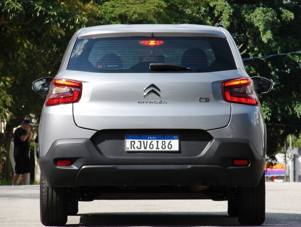Avaliação: Citroën C3 Live Pack 1.0 2023 Traseira