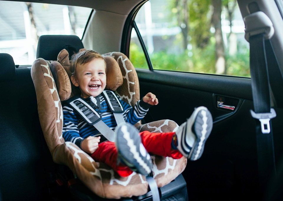 Como transportar crianças no carro Criança acima de 4 anos