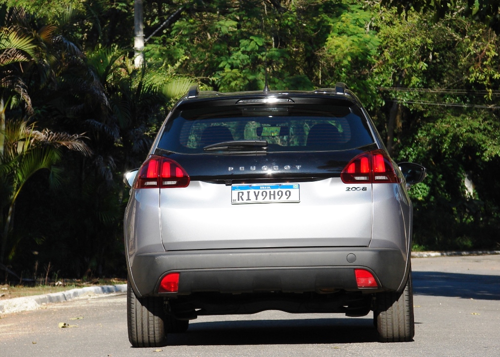 Avaliação: SUV Peugeot 2008 Style 2023 1.6 Flex AT6 Traseira