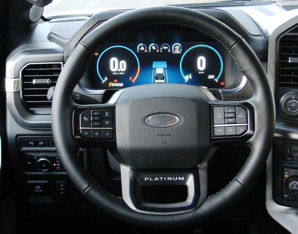 Avaliação: Picape grande Ford F150 Platinum Volante multifuncional