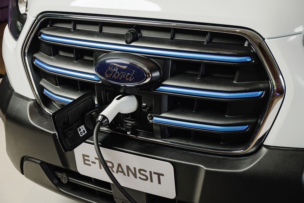 Lançamento: Ford E-Transit chassi cabine elétrica Carregador