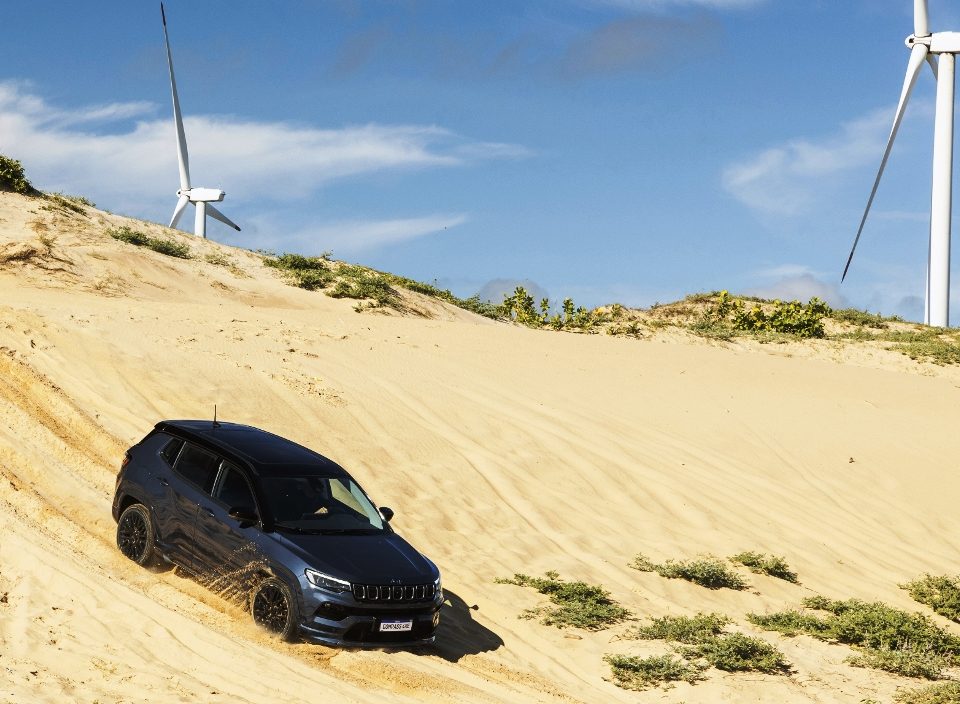 Avaliação: Jeep Compass série S 4XE PHEV Híbrido Areia