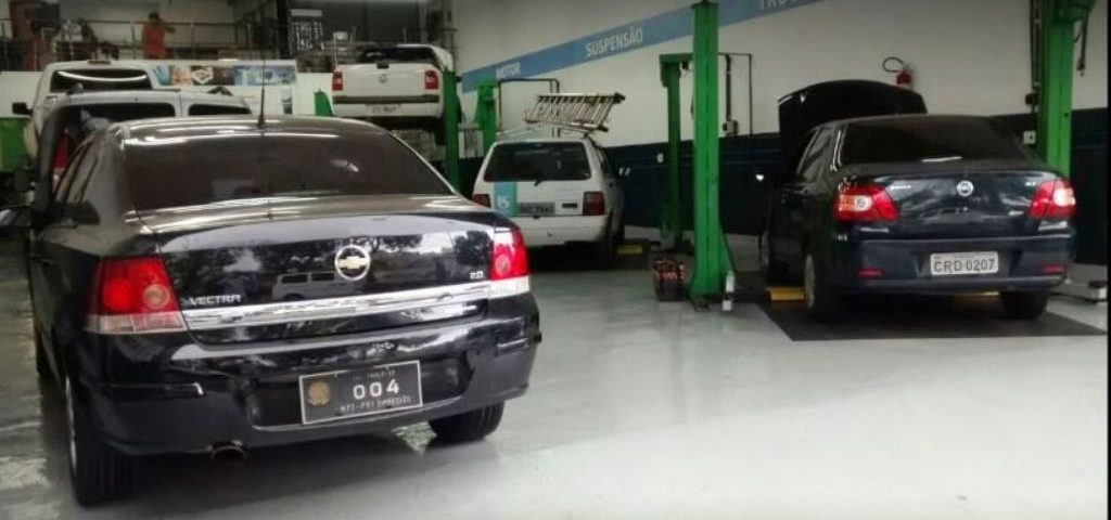 Como fazer a revisão do carro com custo baixo Oficina