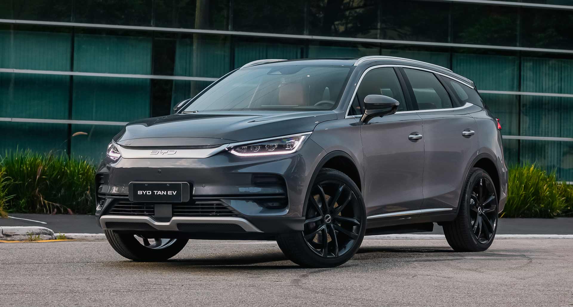 BYD TAN EV chega à segunda geração com autonomia de 530 km
