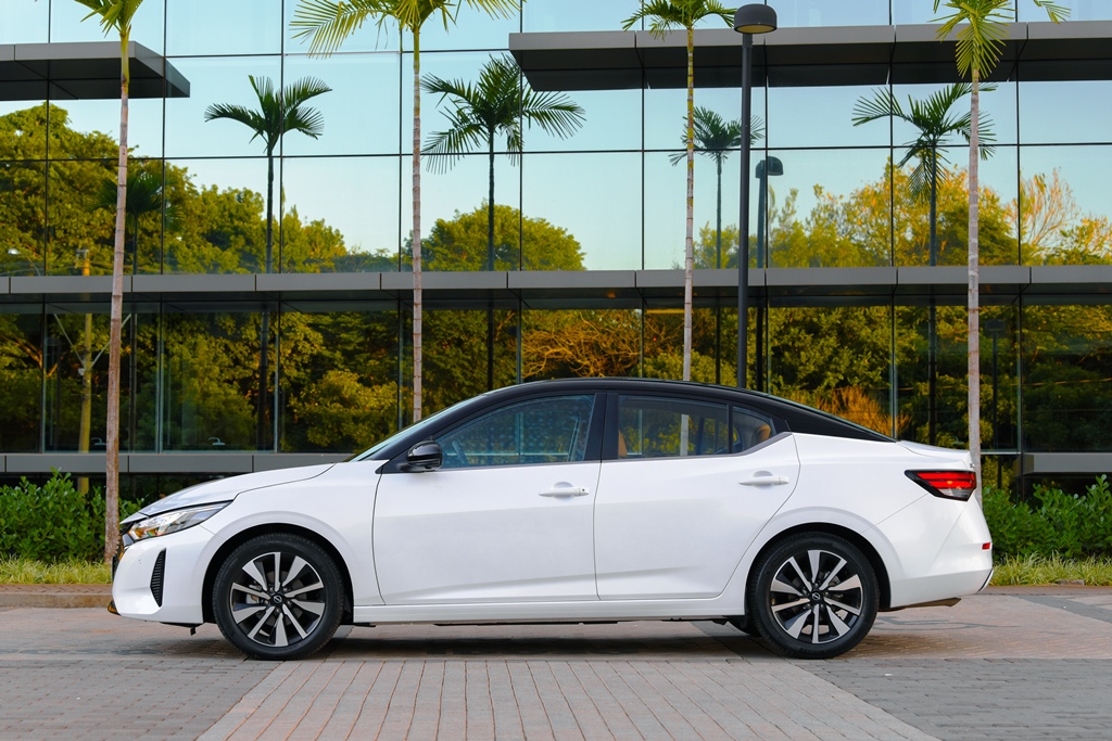 Lançamento: Novo Nissan Sentra 2025 Lateral