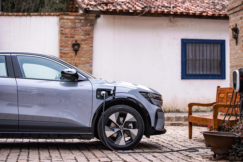 Avaliação: Renault Megane E-Tech elétrico Carregamento