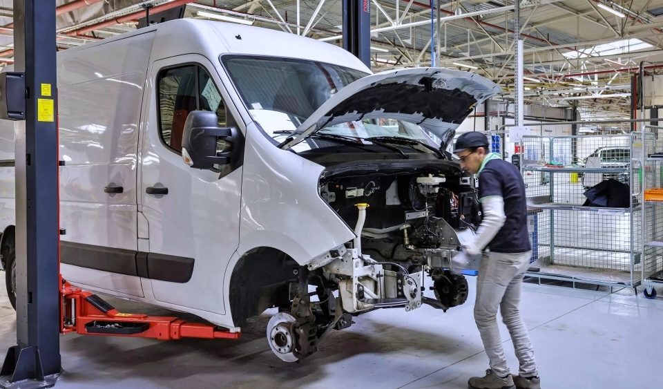Renault converte Master a diesel para elétrico