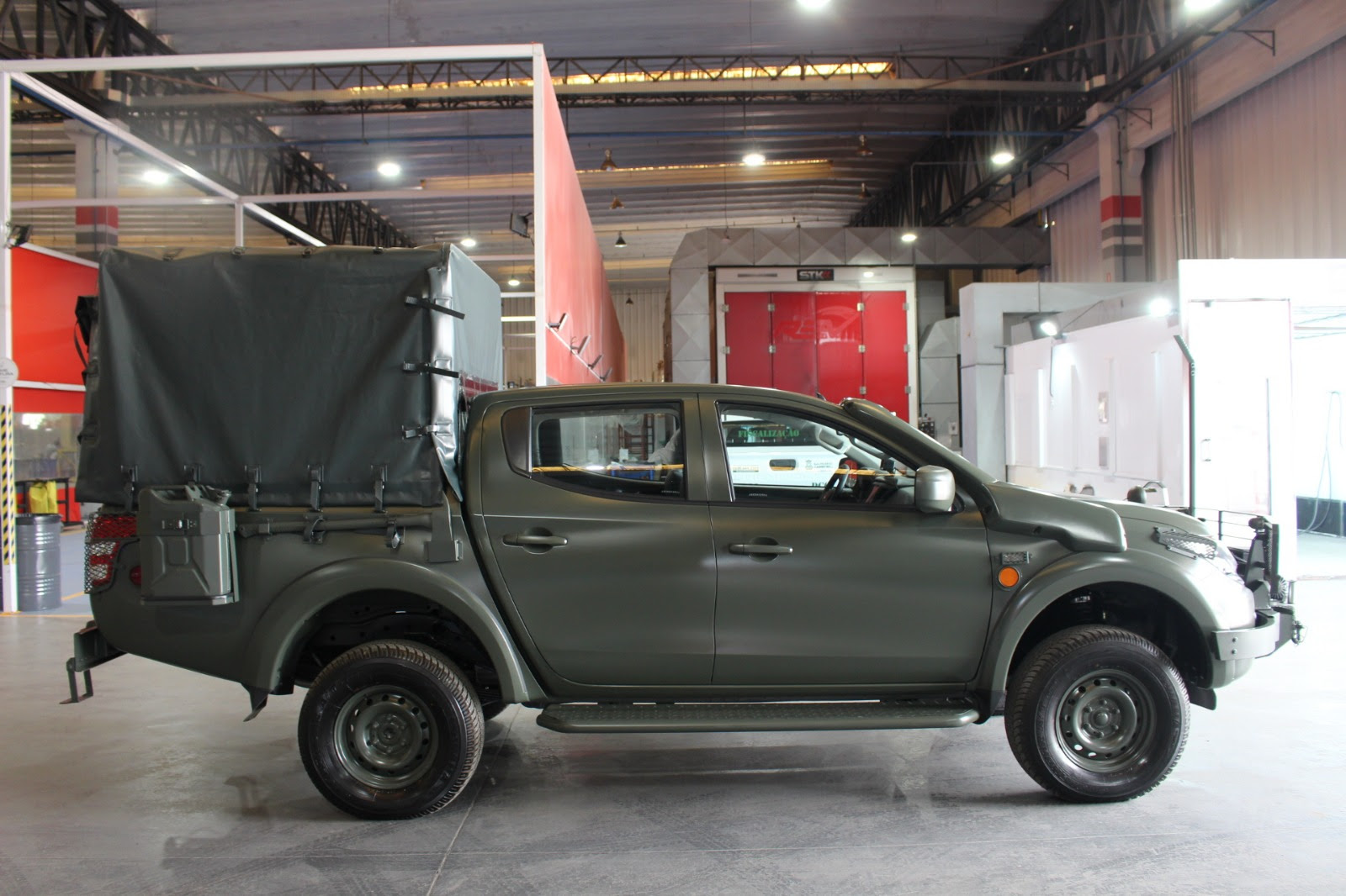 Mitsubishi ganha versão militar da L200