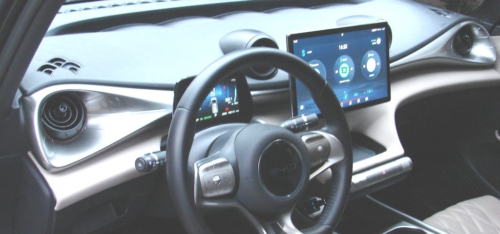 Avaliação: BYD Dolphin Diamond 2024 Volante