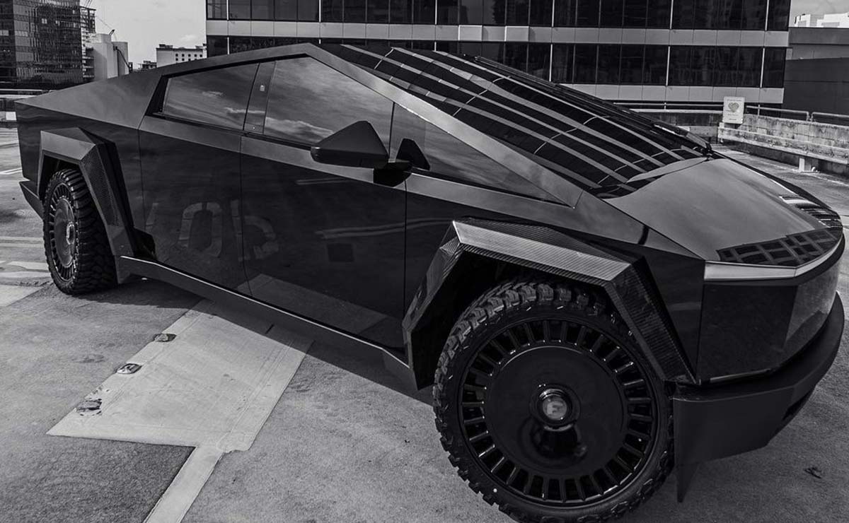 Astro da NBA tuna Cybertruck