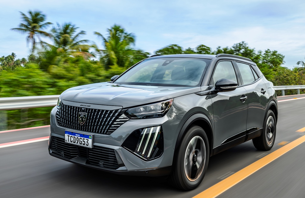 Avaliação: Novo Peugeot 2008 GT 2025 Movimento estrada