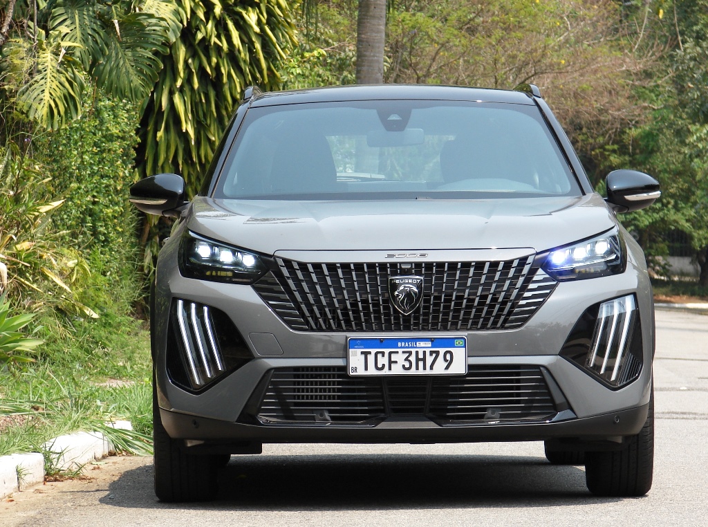 Avaliação: Novo Peugeot 2008 GT 2025 Frente