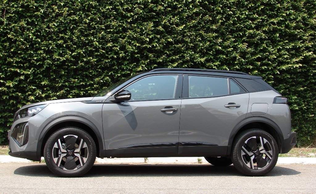 Avaliação: Novo Peugeot 2008 GT 2025 Lateral