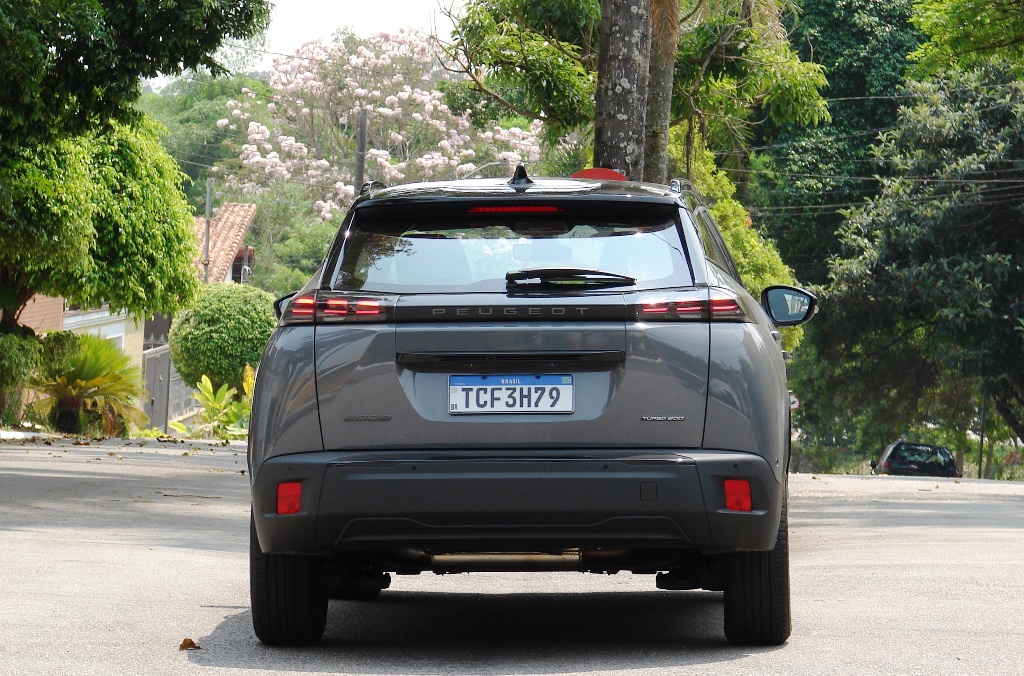 Avaliação: Novo Peugeot 2008 GT 2025 Traseira