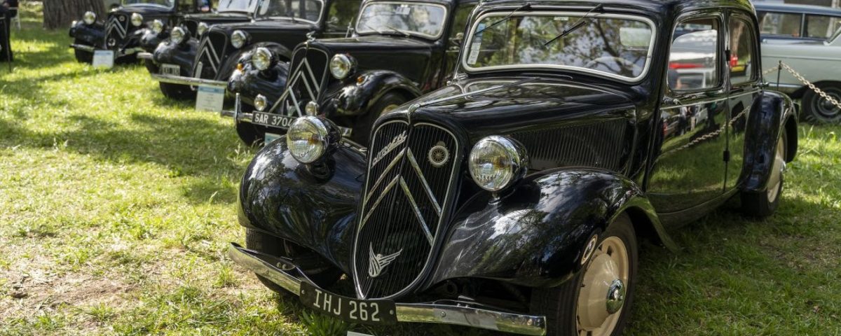 Anualmente, o estande do Citroën Club Buenos Aires está presente no mais importante salão de carros e motos clássicos da América do Sul. Logo, Citroën celebra 90 anos do Traction Avant.