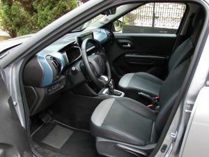 Avaliação: Novo Citroën C3 You 2025 com motor turbo Espaço interno dianteiro
